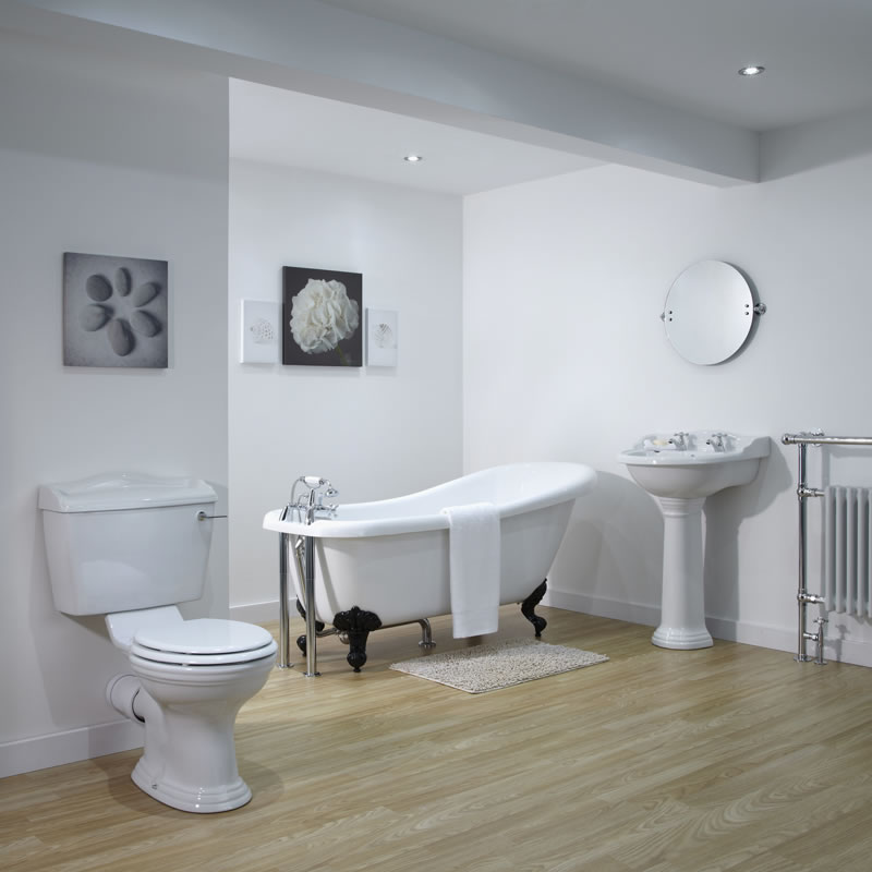Set Completo per Stanza da Bagno con Vasca con Piedini, Lavabo e Sanitario in Stile Tradizionale