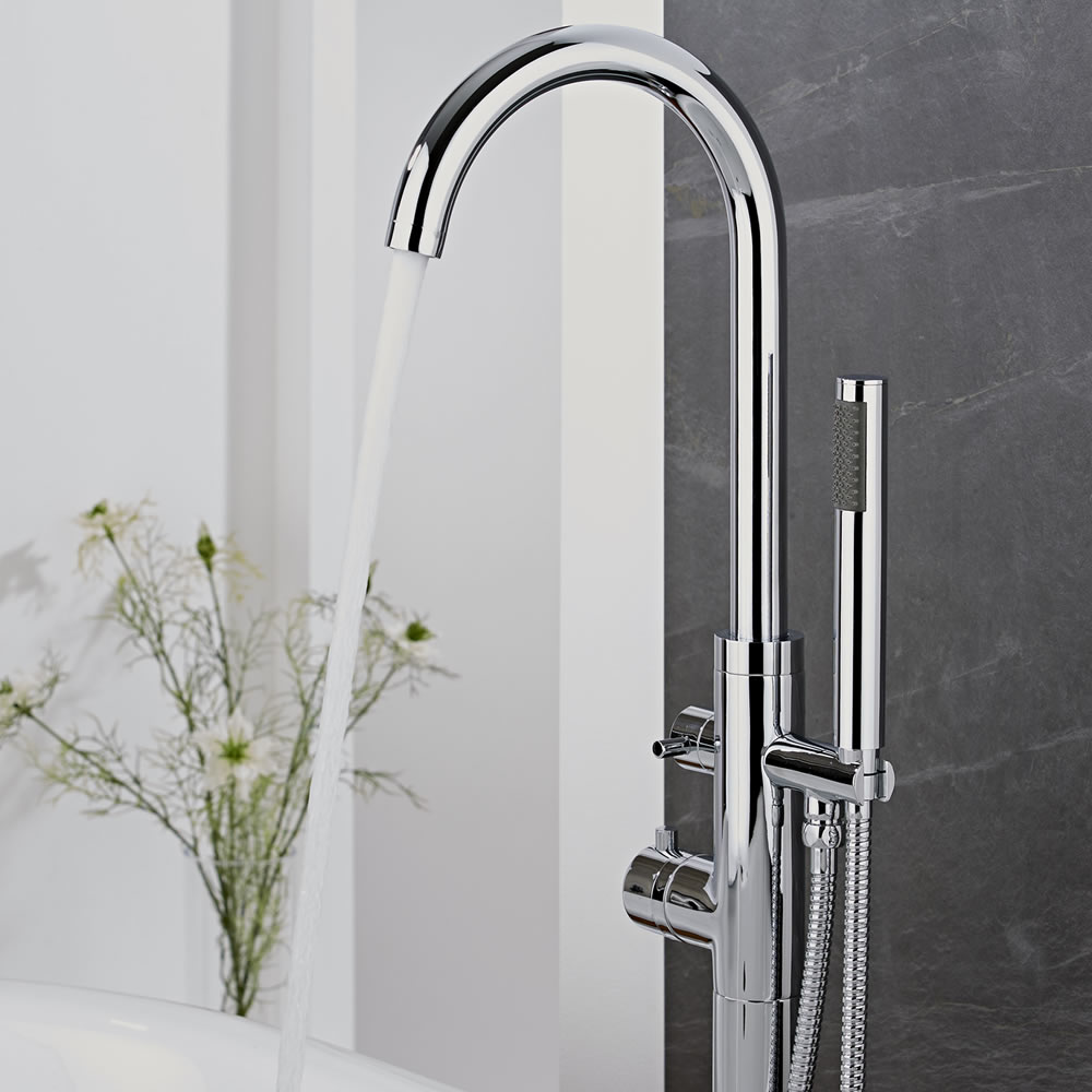Gruppo Vasca Esterno Termostatico da Terra con Bocca, Doccetta e Colonna a Pavimento per Vasche Freestanding
