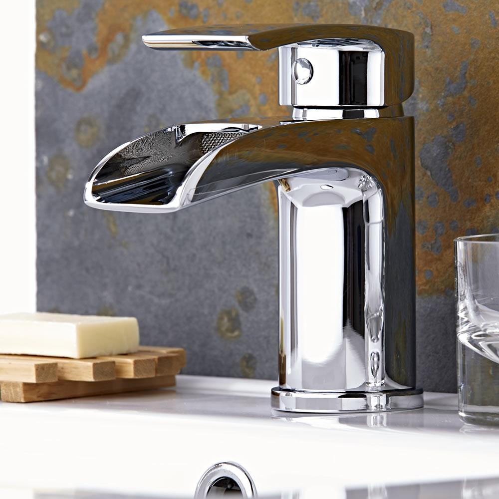Rubinetto Miscelatore Lavabo a Cascata