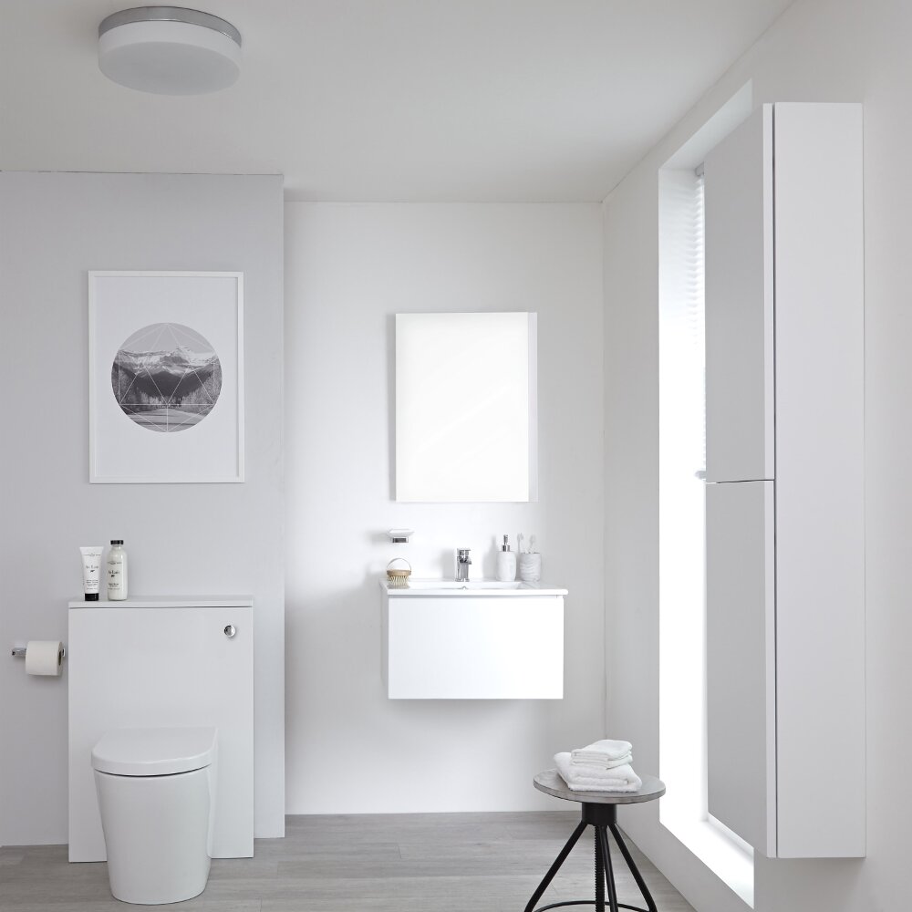 Mobile Bagno 600mm Colore Bianco Opaco Completo di Cassetta , Sanitario, Lavabo, Colonna Bagno Murale e Specchio Disponibile con Opzione LED - Newington
- Matt White