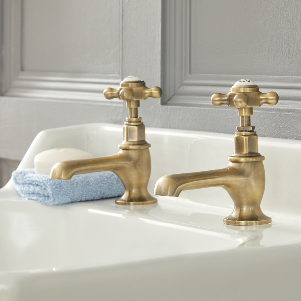 Coppia Rubinetti Singoli per Lavabo Design Tradizionale Finitura Effetto Oro Spazzolato con Maniglie a Croce - Elizabeth
