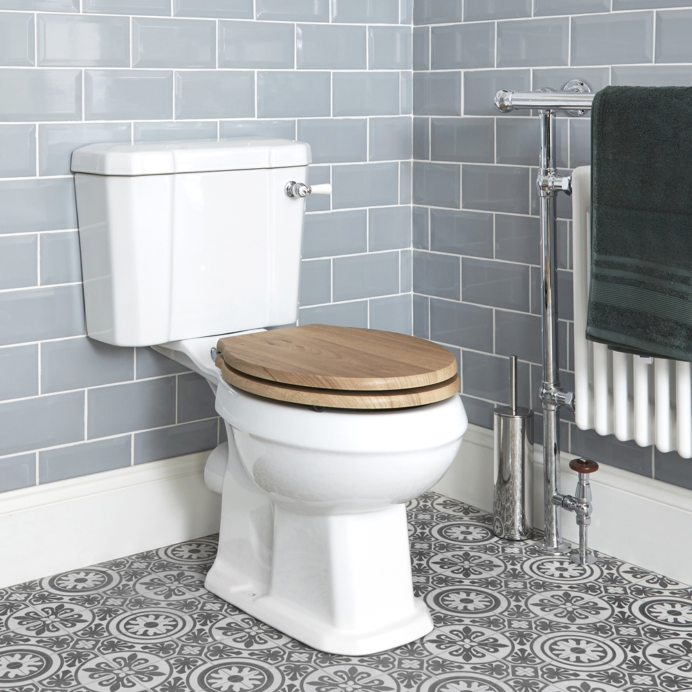 Sanitario a Terra in Stile Retrò Classico con Vaso e Cisterna in Ceramica e Sedile - Richmond