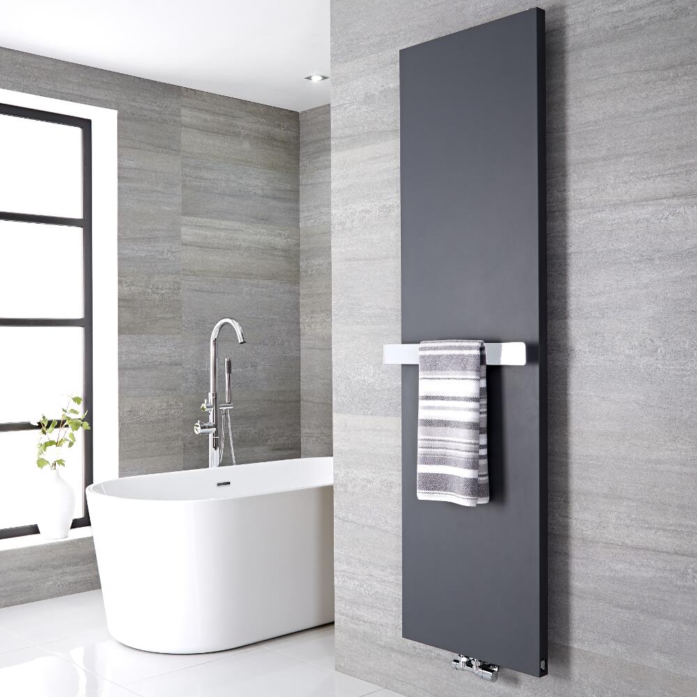 Radiatore di Design Verticale con Porta Asciugamani 520mm - Acciaio - Attacco Centrale - Antracite - 1800mm x 600mm x 40mm - 1107 Watt - Rubi