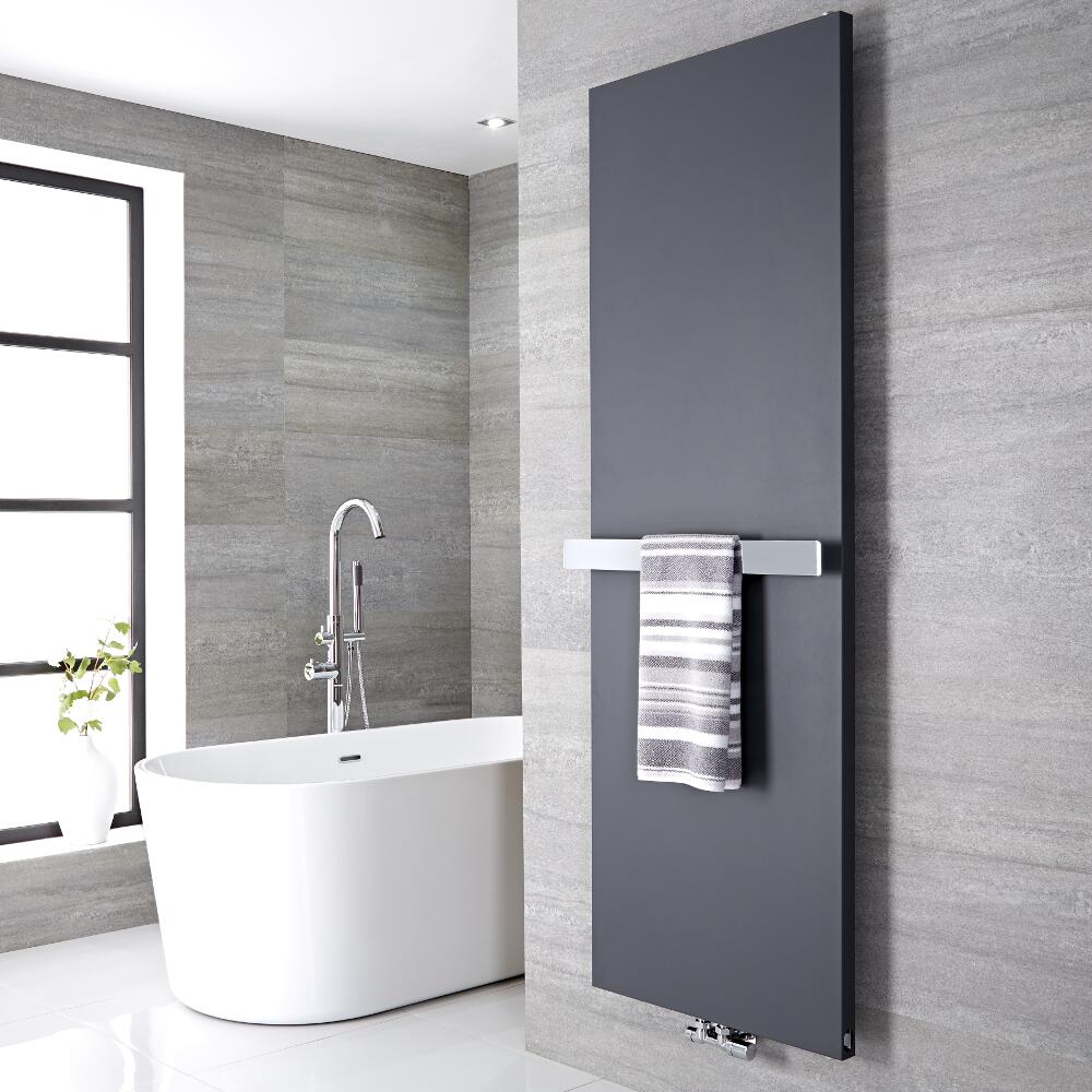 Radiatore di Design Verticale con Porta Asciugamani 620mm - Acciaio - Attacco Centrale - Antracite - 1800mm x 600mm x 40mm - 664 Watt - Rubi