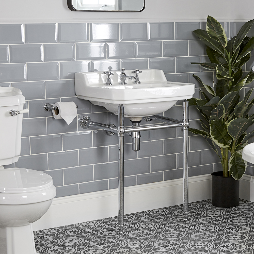 Consolle con Lavabo in Ceramica Bianca a 3 Fori e Struttura Tradizionale in Ottone Cromato 560mm - Richmond