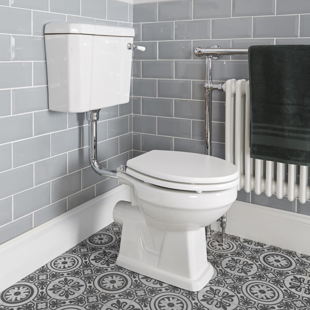 Sanitario con Vaso Tradizionale Cassetta Bassa in Ceramica Sedile e Copri WC - Richmond