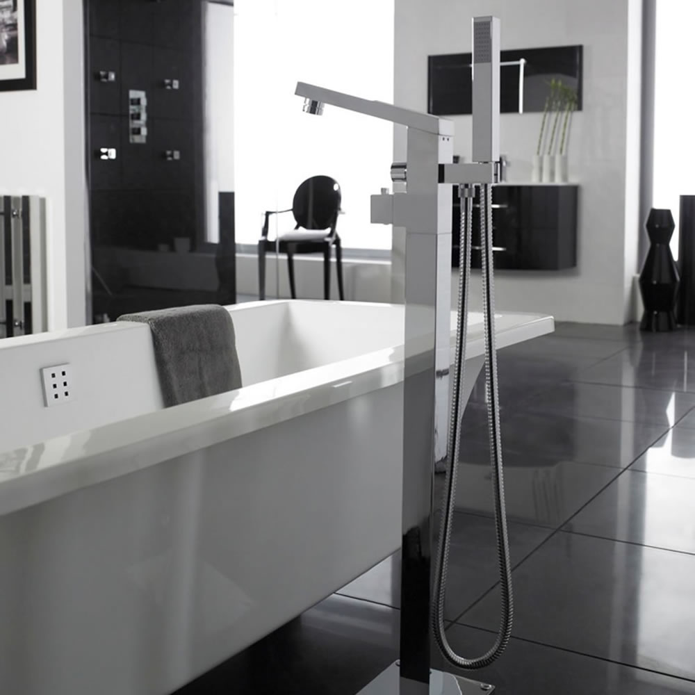Gruppo Vasca Esterno da Terra con Bocca, Doccetta e Colonna a Pavimento per Vasche Freestanding- Kubix